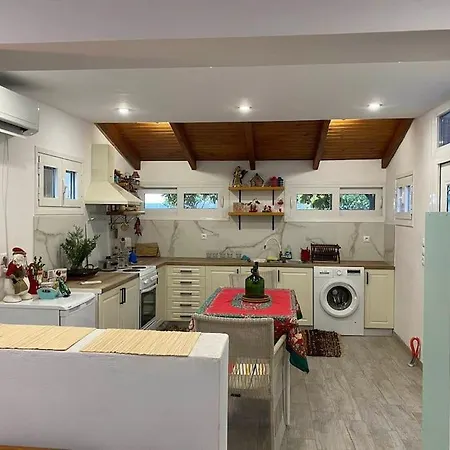 A Modern Farmhouse With Big Garden Trápeza Exterior foto